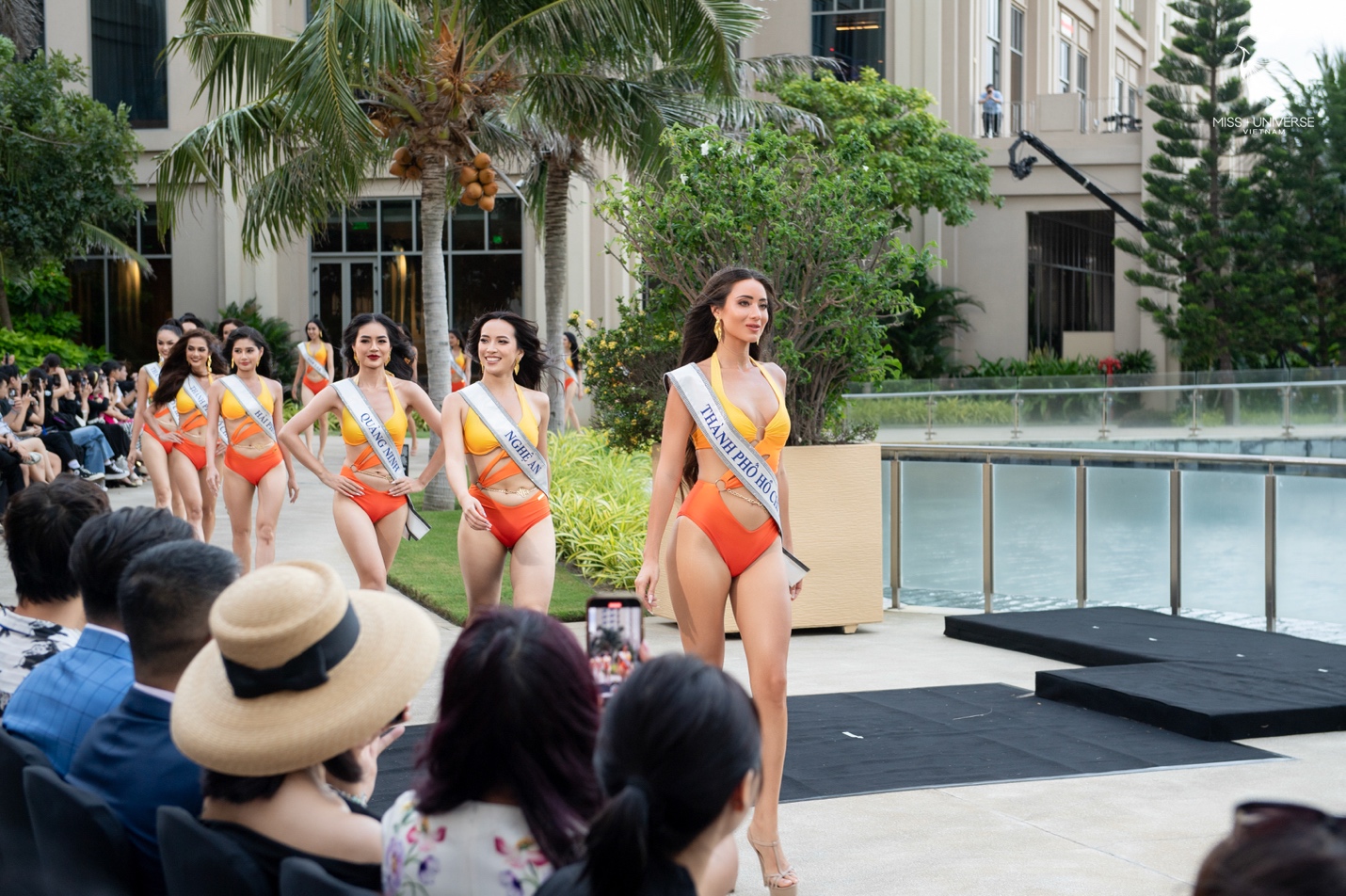 Top 18 thí sinh Miss Universe Vietnam 2023 tỏa sáng với màn trình diễn “Người đẹp Biển” tại The Grand Ho Tram - Ảnh 1.