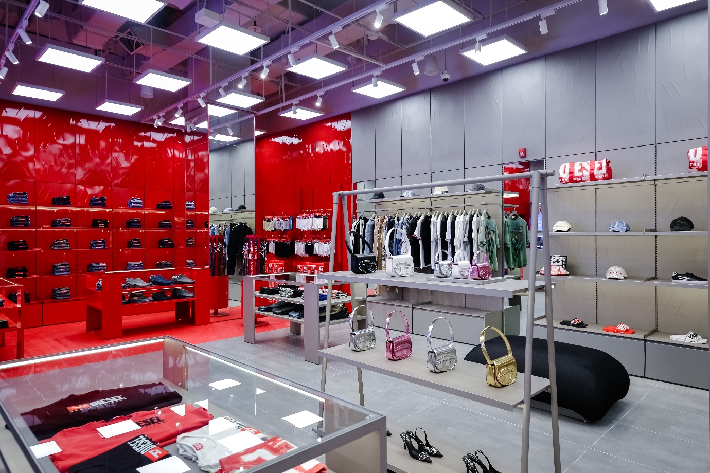 DIESEL ra mắt cửa hàng thứ 2 tại Việt Nam: Không gian mua sắm đẳng cấp, táo bạo tại Lotte Mall, Quận Tây Hồ, Hà Nội - Ảnh 2.
