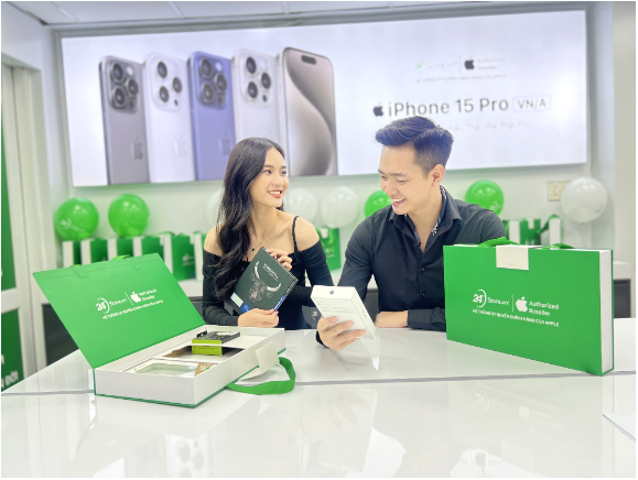 Cháy hàng ngay ngày đầu mở bán iPhone 15 tại Việt Nam - Ảnh 4.