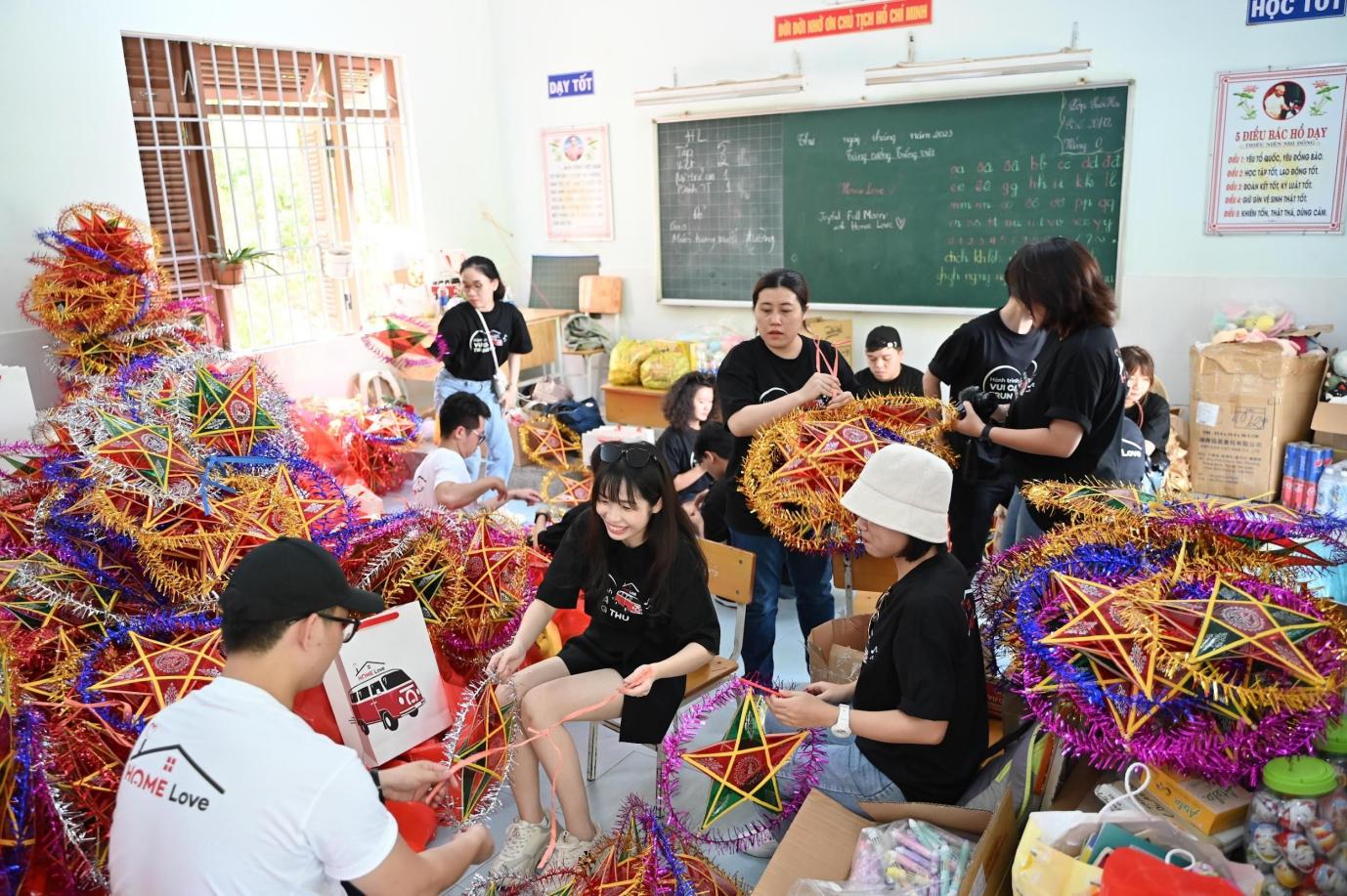 Đêm vui ca Trung thu của những đứa trẻ Raglai - Ảnh 3.