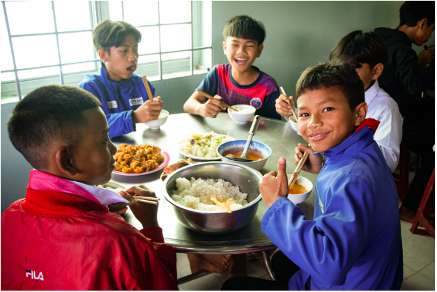 CHIN-SU trao &quot;Một triệu bữa cơm có thịt&quot; tiếp sức cho học trò vùng cao - Ảnh 6.