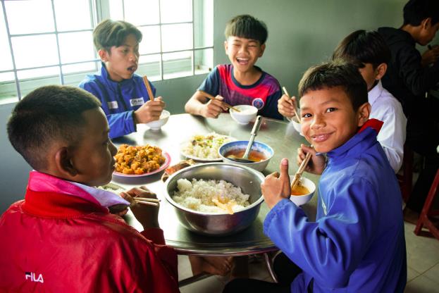 CHIN-SU trao “Một triệu bữa cơm có thịt” tiếp sức cho học trò vùng cao - Ảnh 6.
