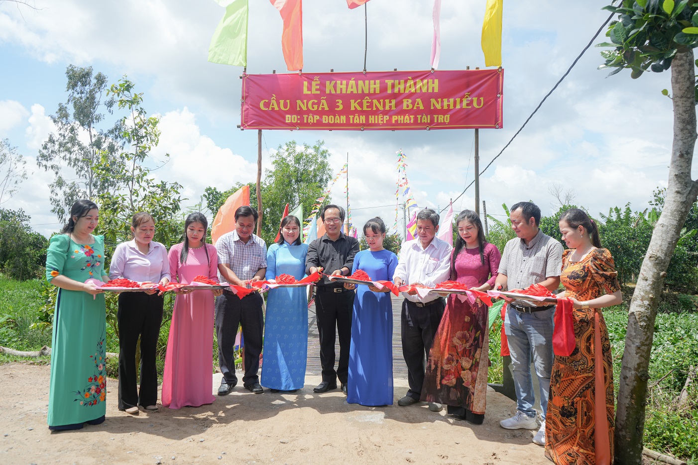 Những công trình mang sứ mệnh phụng sự cộng đồng, chắp cánh ước mơ cho người dân vùng sâu, vùng xa - Ảnh 7. Những công trình mang sứ mệnh phụng sự cộng đồng, chắp cánh ước mơ cho người dân vùng sâu, vùng xa - Ảnh 7.