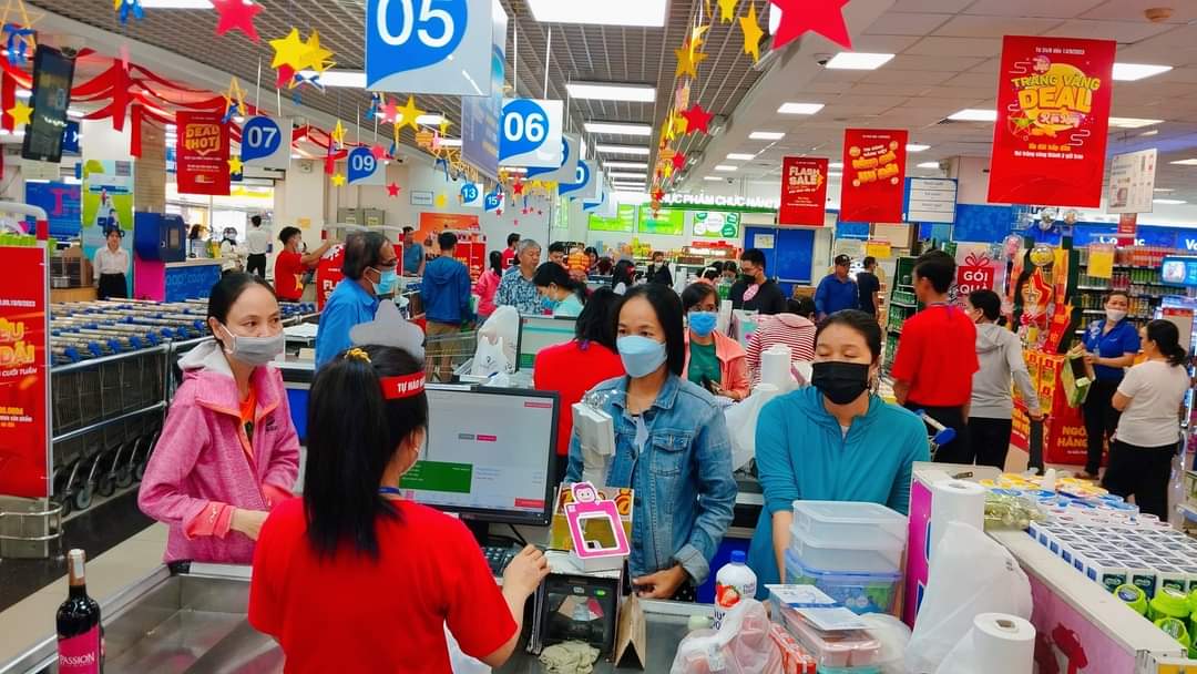 Ngôi sao hàng Việt khuyến mãi, tặng quà cho khách hàng khi mua sắm - Ảnh 3.