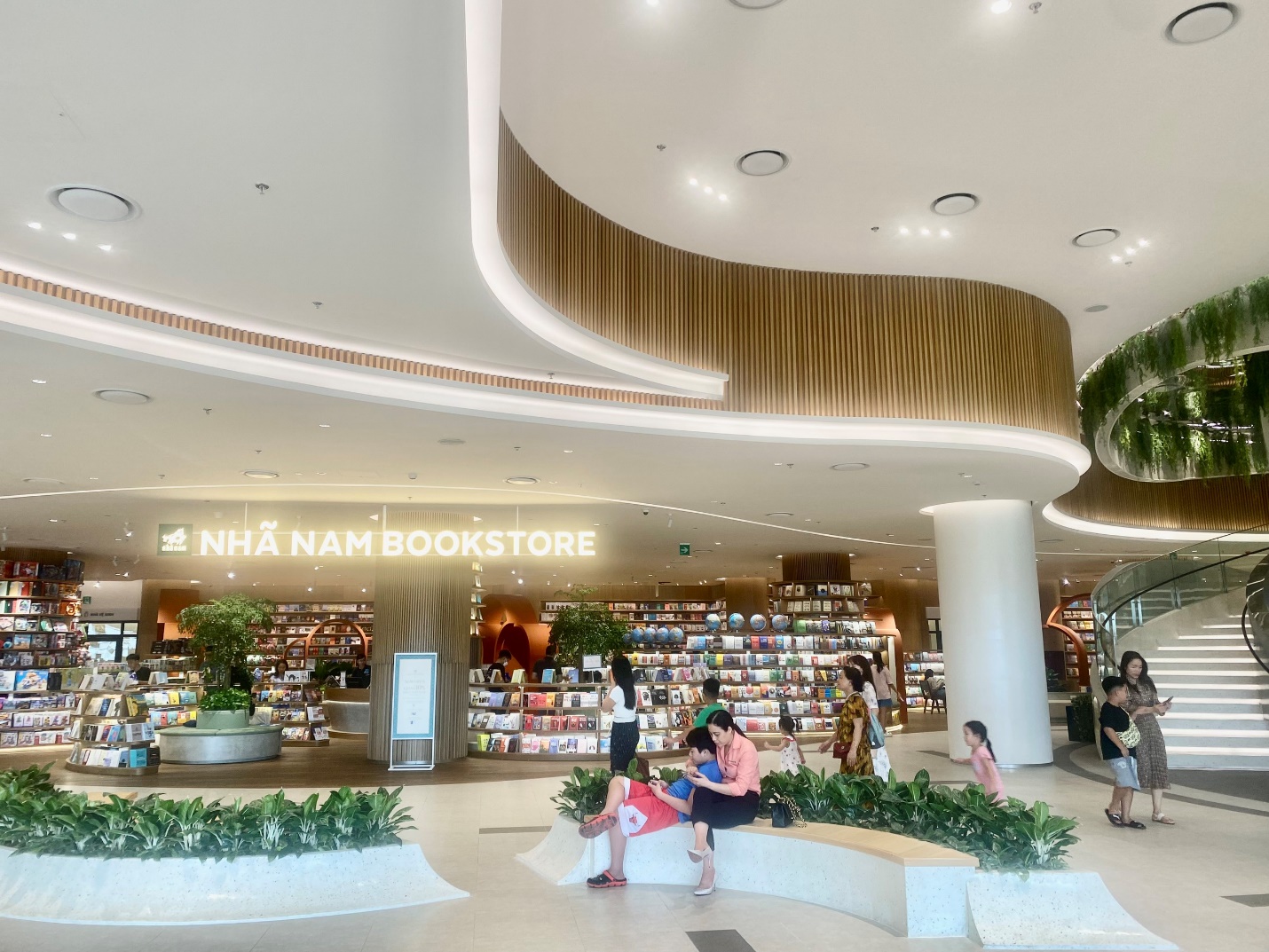 Lạc lối ở LOTTE MALL West Lake Hanoi, mê mẩn với những không gian nghệ thuật độc lạ cực chill - Ảnh 4.