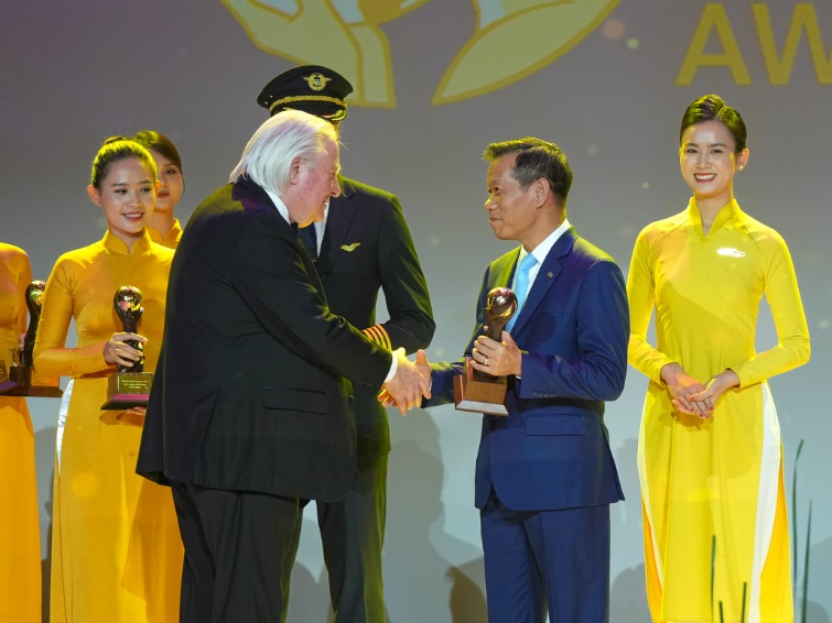 Vietnam Airlines “thắng lớn” tại World Travel Awards - Ảnh 1.