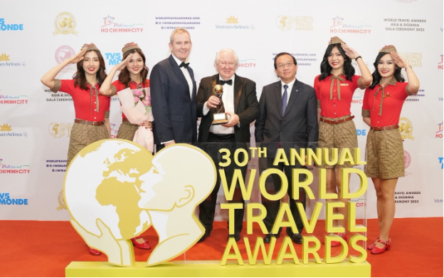 Vietjet nhận giải thưởng danh tiếng toàn cầu World Travel Awards về dịch vụ khách hàng - Ảnh 1.