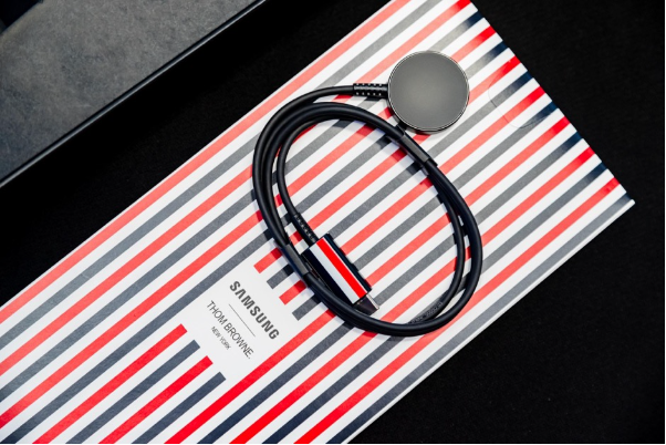Đắm chìm trong tuyệt tác công nghệ và thời trang - BST giới hạn Galaxy Z Fold5 phiên bản Thom Browne - Ảnh 12.