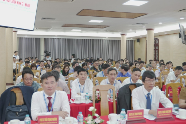 Hội thảo khoa học Quản lý đất đai tổ chức tại Học viện Nông nghiệp Việt Nam - Ảnh 2.