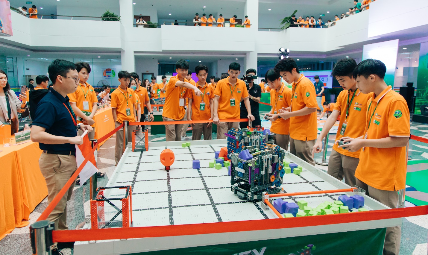 FPT Schools mang sàn đấu Robotics thế giới thu nhỏ về Hà Nam - Ảnh 1.