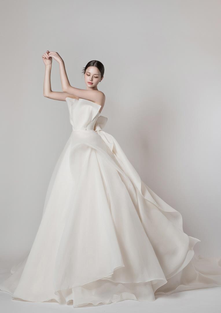 Váy cưới Hàn Quốc - Young Bridal