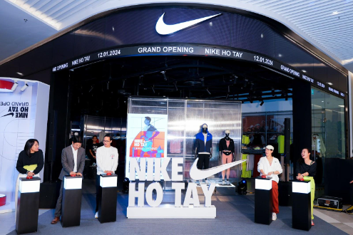 Khinh khí cầu mang biểu tượng Nike bay khắp Hà Nội là thật hay giả? - Ảnh 2.