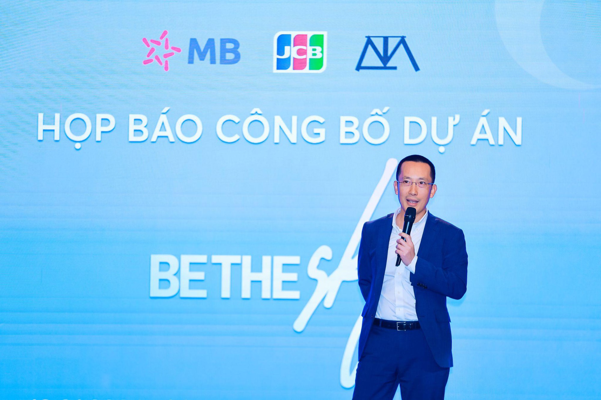 MB hợp tác cùng Sơn Tùng M-TP và JCB ra mắt thẻ dành cho Sky, khiến cộng đồng fandom “đứng ngồi không yên” - Ảnh 3.