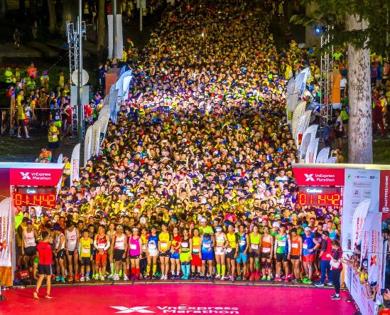 VnExpress Marathon Ho Chi Minh City Midnight 2024 trở lại với sự đồng hành của VP Bank - Ảnh 2.