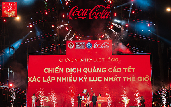 Coca-Cola sum họp 1.000 gia đình Việt đón Tết và gửi ngàn lời chúc vì một Việt Nam thịnh vượng - Ảnh 1.