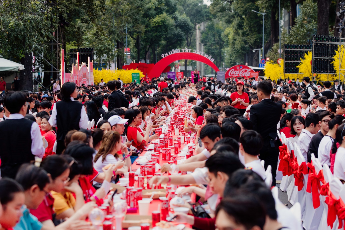 Coca-Cola sum họp 1.000 gia đình Việt đón Tết và gửi ngàn lời chúc vì một Việt Nam thịnh vượng - Ảnh 2.