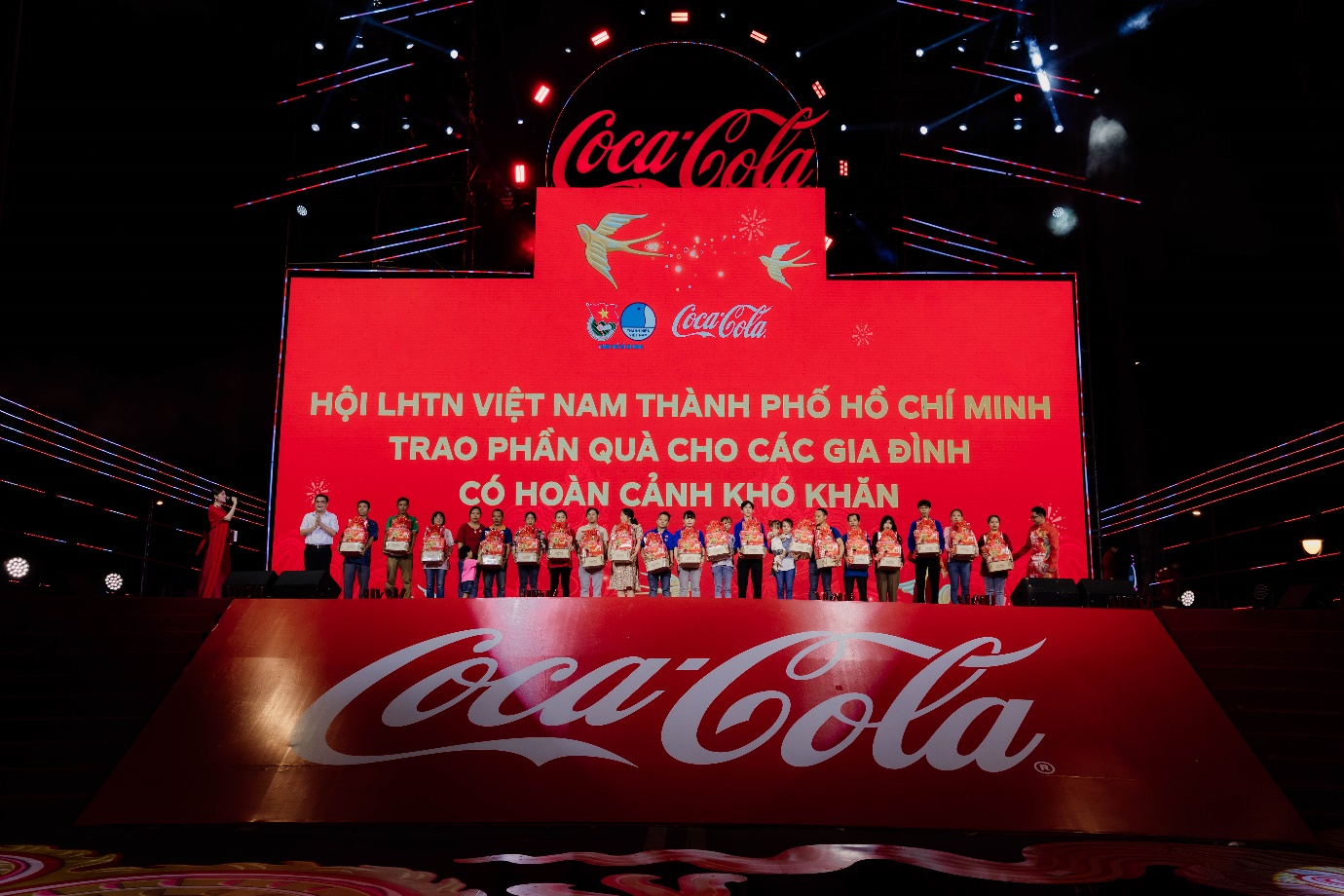 Coca-Cola sum họp 1.000 gia đình Việt đón Tết và gửi ngàn lời chúc vì một Việt Nam thịnh vượng - Ảnh 4.