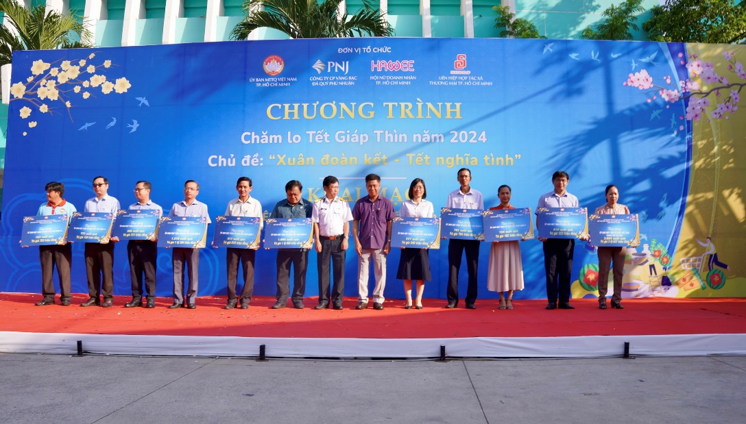 Đón Tết Giáp Thìn an vui, Saigon Co.op tổ chức Siêu thị mini 0 đồng - Ảnh 2.