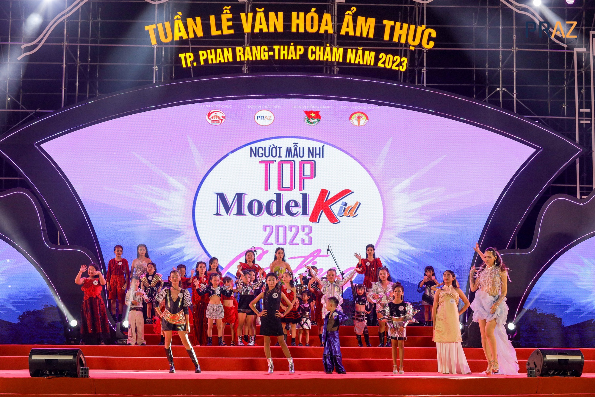 Cuộc thi Người mẫu nhí Top Model Kid thành phố Phan Rang - Tháp Chàm 2023 (Mùa 2): Nhiều thí sinh can đảm bứt phá tỏa sáng trên sân khấu - Ảnh 1.