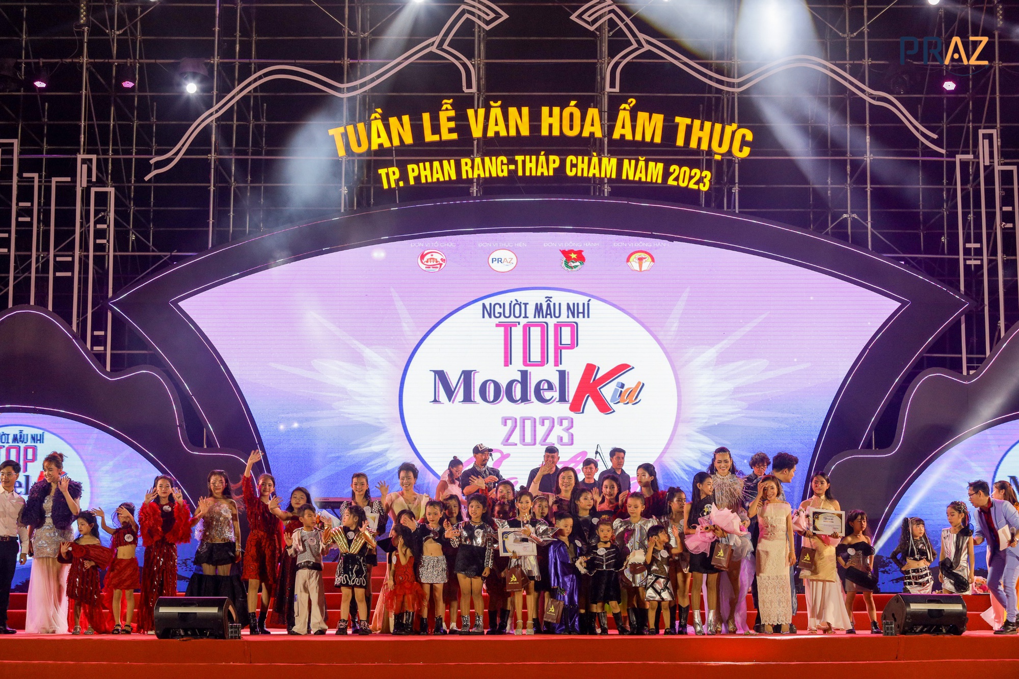 Cuộc thi Người mẫu nhí Top Model Kid thành phố Phan Rang - Tháp Chàm 2023 (Mùa 2): Nhiều thí sinh can đảm bứt phá tỏa sáng trên sân khấu - Ảnh 3.