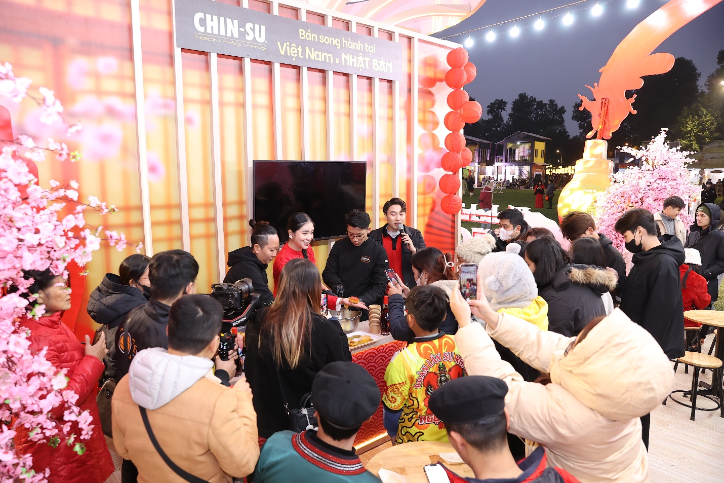 Bản sắc văn hóa Tết truyền thống lan tỏa khắp ngày hội Happy Tết 2024 - Ảnh 3.