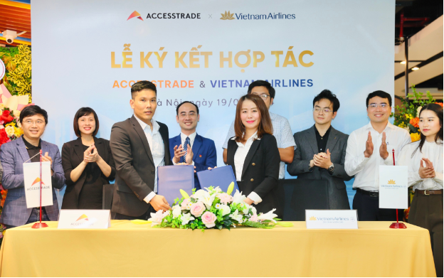 Vietnam Airlines và ACCESSTRADE ký kết hợp tác thúc đẩy thương mại điện tử - Ảnh 1.