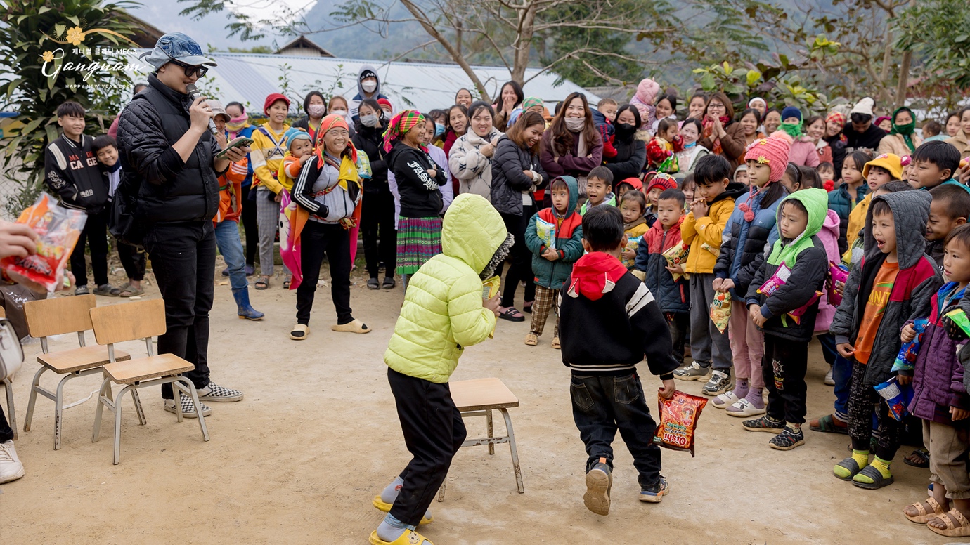 Mega Gangnam đem “Tết ấm” đến với các em nhỏ có hoàn cảnh khó khăn tỉnh Bắc Kạn - Ảnh 4.