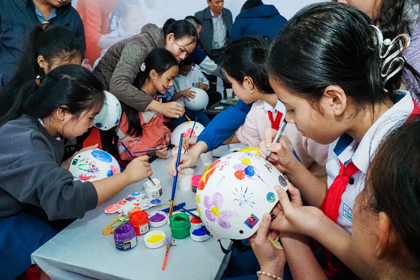 Honda Việt Nam phát động Trao tặng mũ bảo hiểm cho học sinh lớp Một khu vực miền Trung năm học 2023 - 2024 - Ảnh 2.