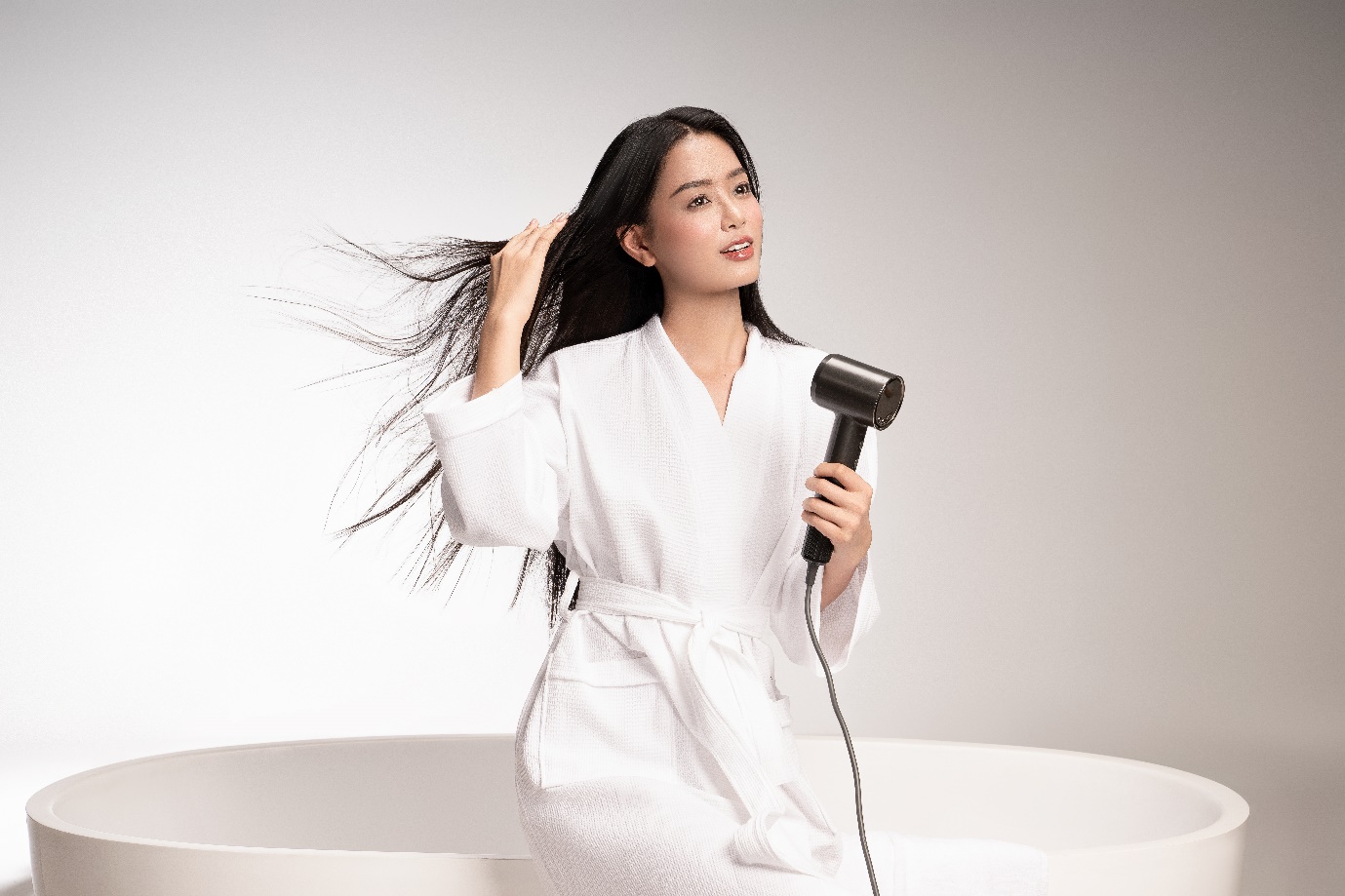 “Làm đẹp tóc” đơn giản ngay tại nhà cùng Á hậu Bùi Khánh Linh và thương hiệu NH23 - Ảnh 5.