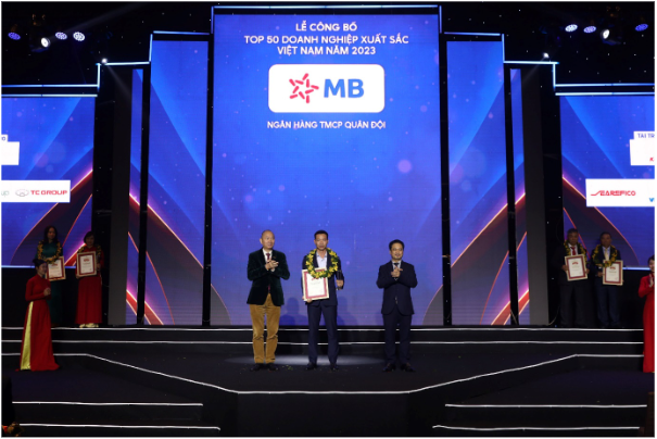 MB lọt Top 13 Doanh nghiệp xuất sắc nhất Việt Nam năm 2023 - Ảnh 1.