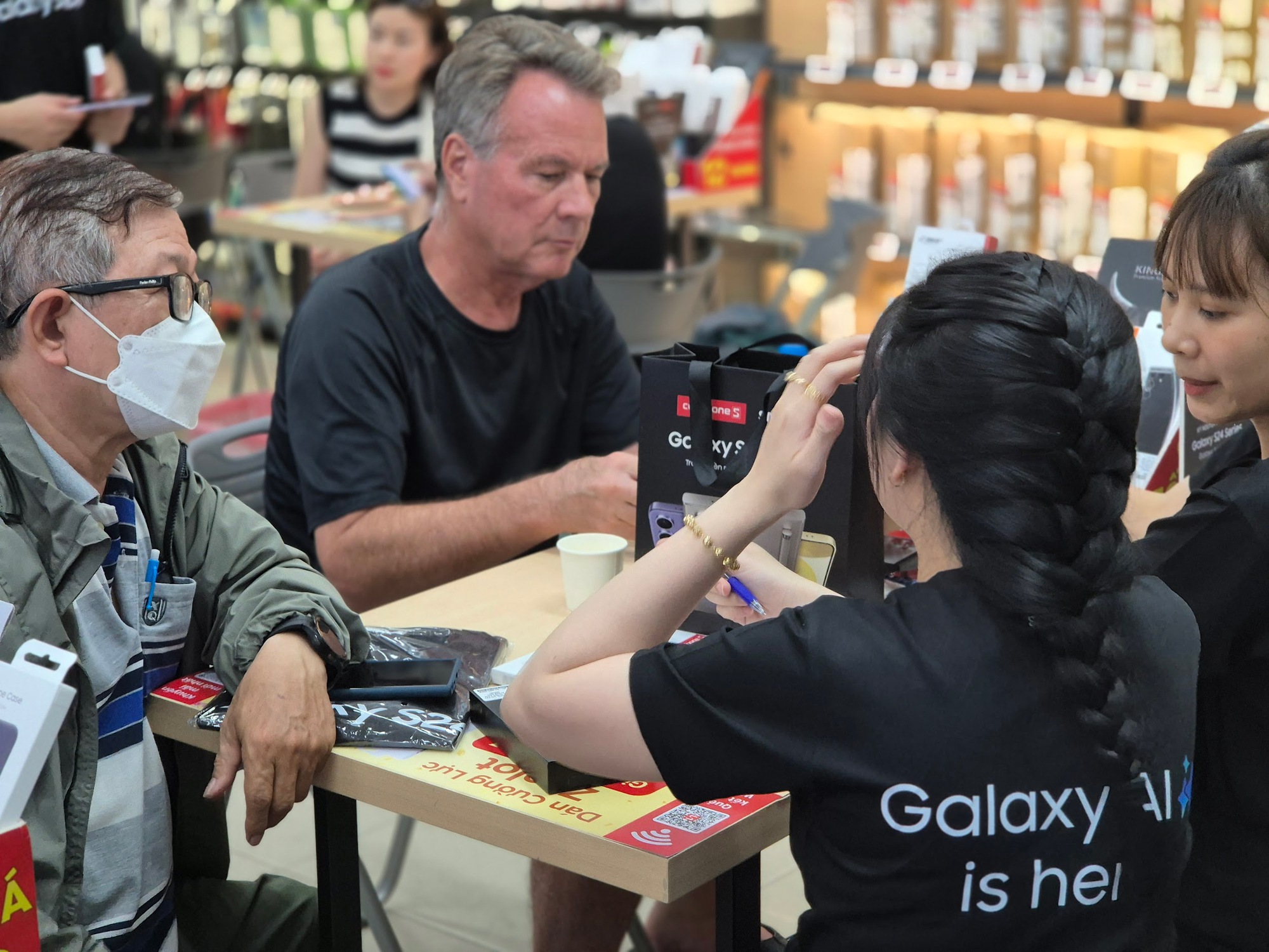 CellphoneS mở bán 2000 máy Galaxy S24 series, lên đời giảm đến 8 triệu - Ảnh 3.