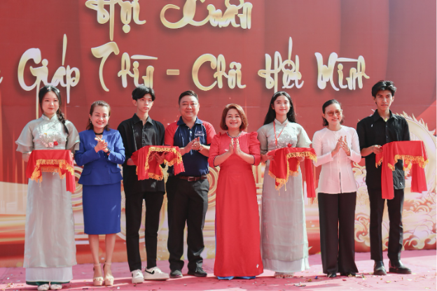 Khám phá nét đặc trưng Tết truyền thống của Hội xuân 2024 tại Cao đẳng Việt Mỹ Cần Thơ - Ảnh 2.