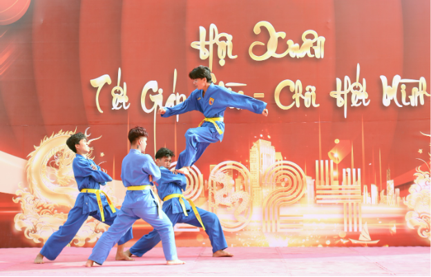 Khám phá nét đặc trưng Tết truyền thống của Hội xuân 2024 tại Cao đẳng Việt Mỹ Cần Thơ - Ảnh 3.