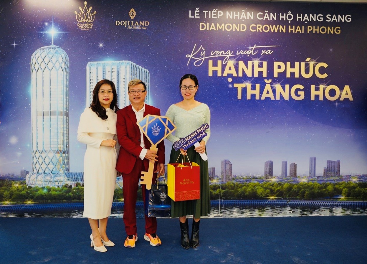 Những khách hàng đầu tiên tiếp nhận căn hộ hạng sang Diamond Crown Hai Phong - Ảnh 3.