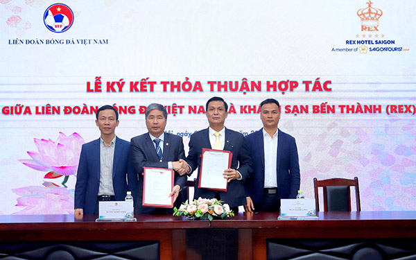 Lễ ký kết thỏa thuận hợp tác giữa Liên Đoàn Bóng Đá Việt Nam và khách sạn Rex Sài Gòn - Ảnh 1.