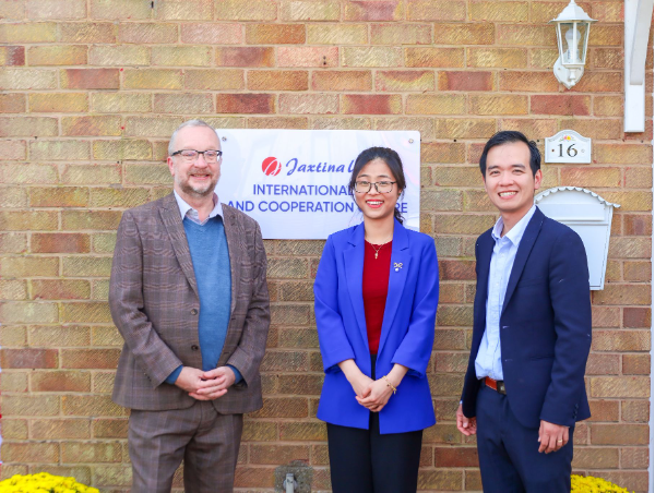 Jaxtina English thành lập trung tâm Nghiên cứu Phát triển và Hợp tác Quốc tế tại Anh - Ảnh 5. Jaxtina English thành lập trung tâm Nghiên cứu Phát triển và Hợp tác Quốc tế tại Anh - Ảnh 5.