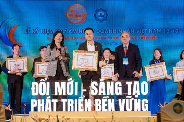 PNJ nhận danh hiệu Doanh nghiệp TP.HCM tiêu biểu 2024 - Ảnh 1.