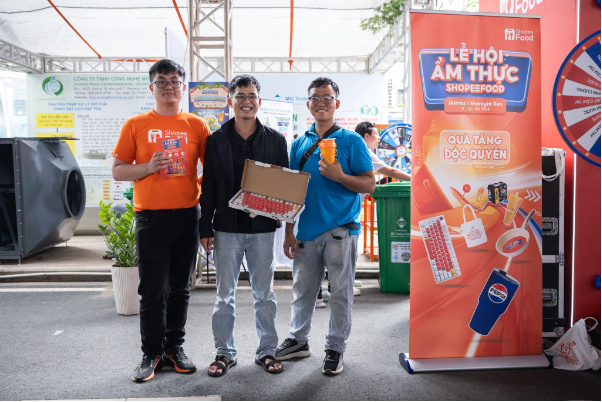  ShopeeFood bùng nổ với Lễ hội ẩm thực tại District 1 Midnight Run 2024: Hàng trăm món ngon giữa đại lộ sôi động - Ảnh 9.