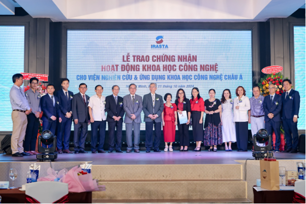 Lễ trao chứng nhận khoa học công nghệ cho Viện Khoa Học Công Nghệ Châu Á- Ảnh 1.