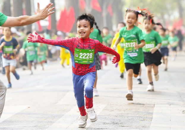 Bùng nổ đường đua Mastercard Kids Run 2024 - Ảnh 8.