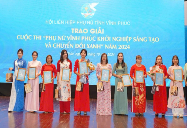 Bộ sản phẩm chăm sóc tóc và da của Dược phẩm Hoa Linh được nhiều doanh nghiệp lớn tin chọn làm quà tặng cho nữ CBNV - Ảnh 3.