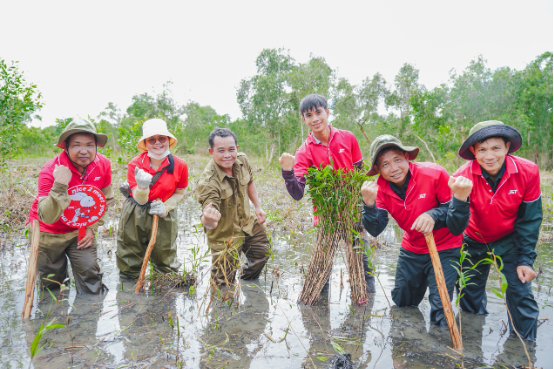 J&T Express góp sức trồng rừng, giảm phát thái và ứng phó biến đổi khí hậu - Ảnh 3.