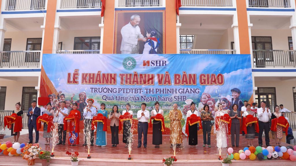 בנק לאנשים, מלווה את המדינה, נכנס לעידן חדש - תמונה 4. Ngân hàng vì con người, đồng hành cùng đất nước, bước vào kỷ nguyên mới - Ảnh 4.