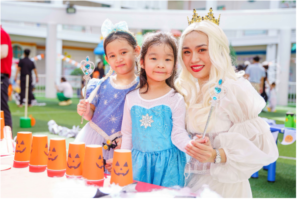 4 anh em hoá trang nhân vật Tây Du Ký đại náo Halloween: Nhìn cách trường lên concept trang trí thích mê! - Ảnh 2.