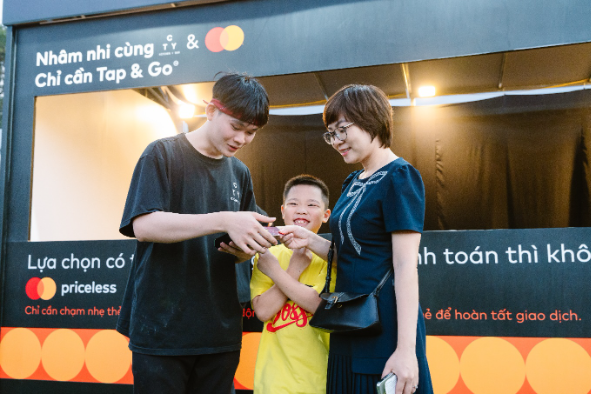 Tận hưởng tối đa nhờ các giao dịch tiện lợi, an toàn cùng Mastercard- Ảnh 1.