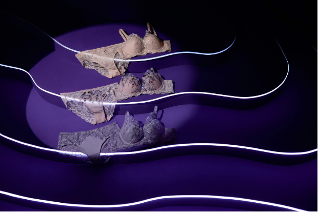 Triumph Sensual Spotlight: Quyền năng từ nét thanh lịch của người phụ nữ - Ảnh 6. Triumph Sensual Spotlight: Quyền năng từ nét thanh lịch của người phụ nữ - Ảnh 6.