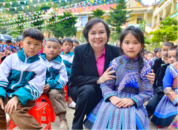 Ngắm nụ cười em bé vùng cao trong dự án Nối vòng tay ấm - Ảnh 2.