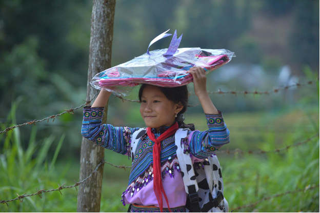 Ngắm nụ cười em bé vùng cao trong dự án Nối vòng tay ấm - Ảnh 7.