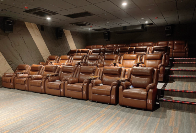 Có gì tại phòng chiếu Gold Class rạp Starlight Cinema? - Ảnh 1.