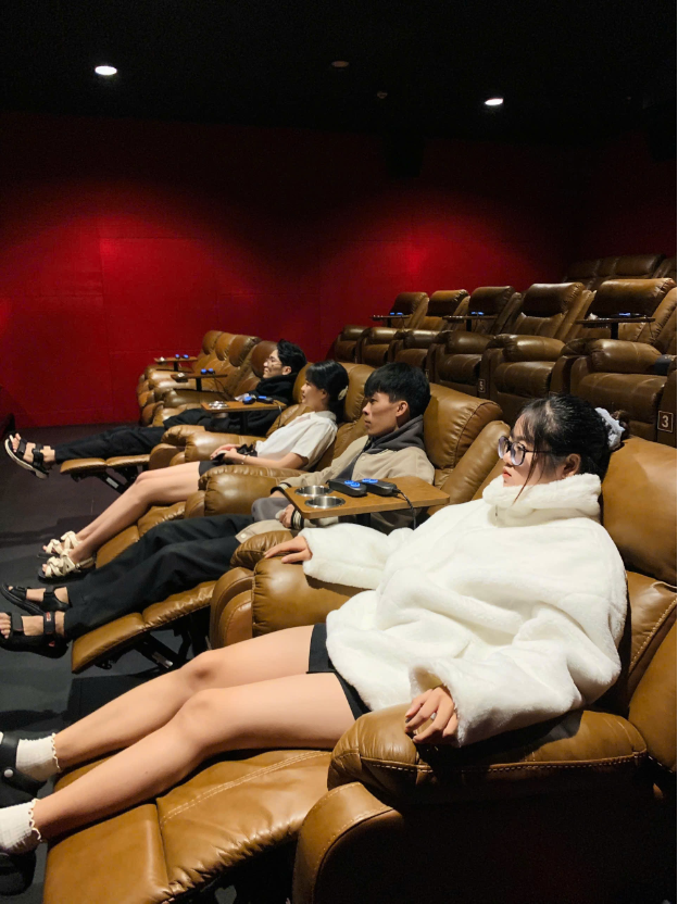 Có gì tại phòng chiếu Gold Class rạp Starlight Cinema? - Ảnh 4.